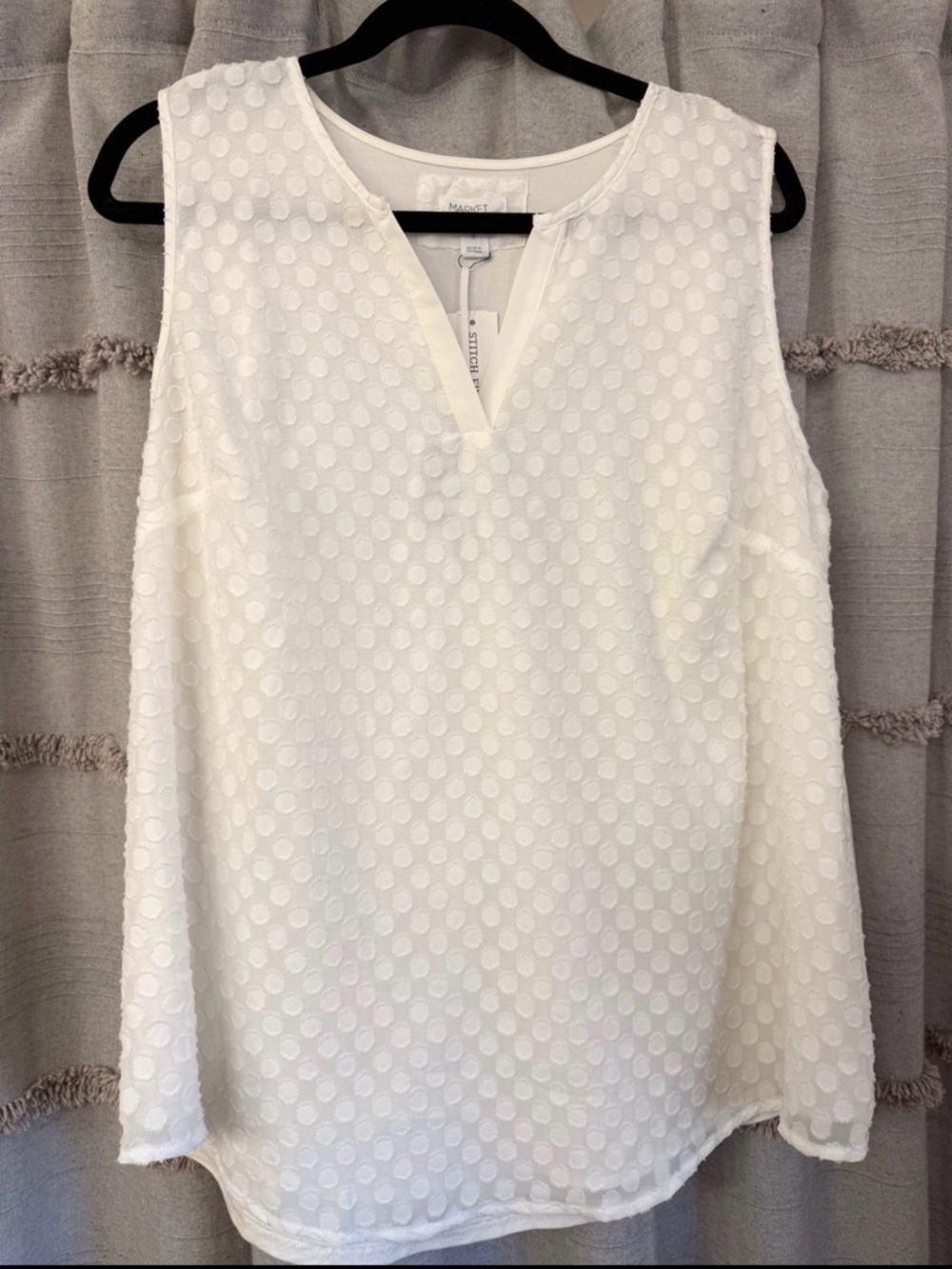 Market & Spruce Off White V-Neck SleevelessLined Top w/Dot Pattern-SIZE 1X. NWT